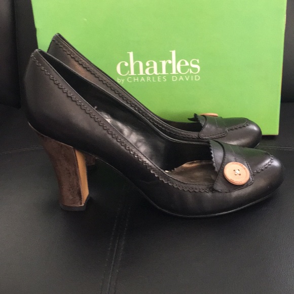 NIB SZ 8 Charles David button pumps - Picture 4 of 6